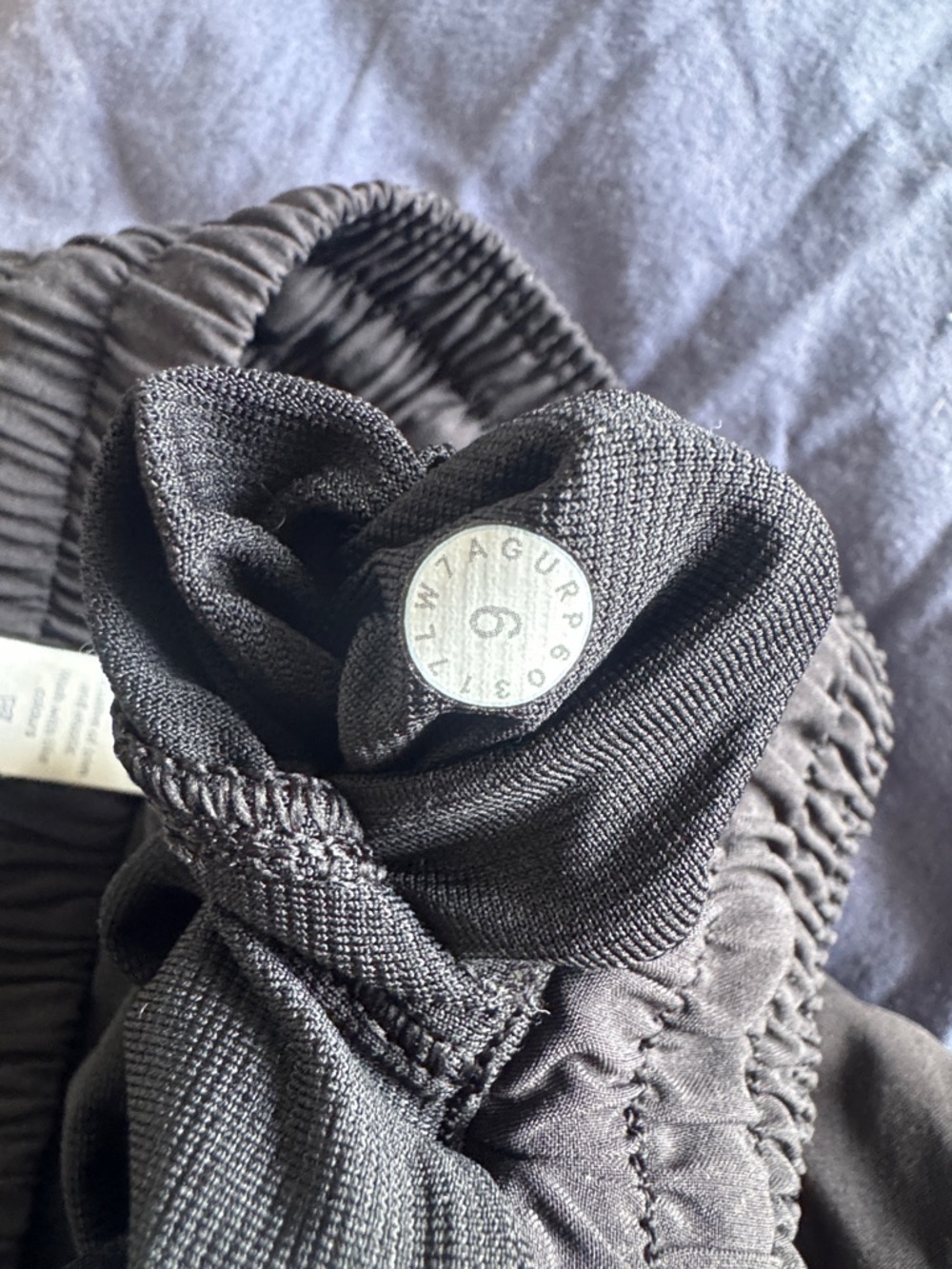 Lululemon Hottie Hot 2.5” - Size 6 Regular - Picture 6 of 8